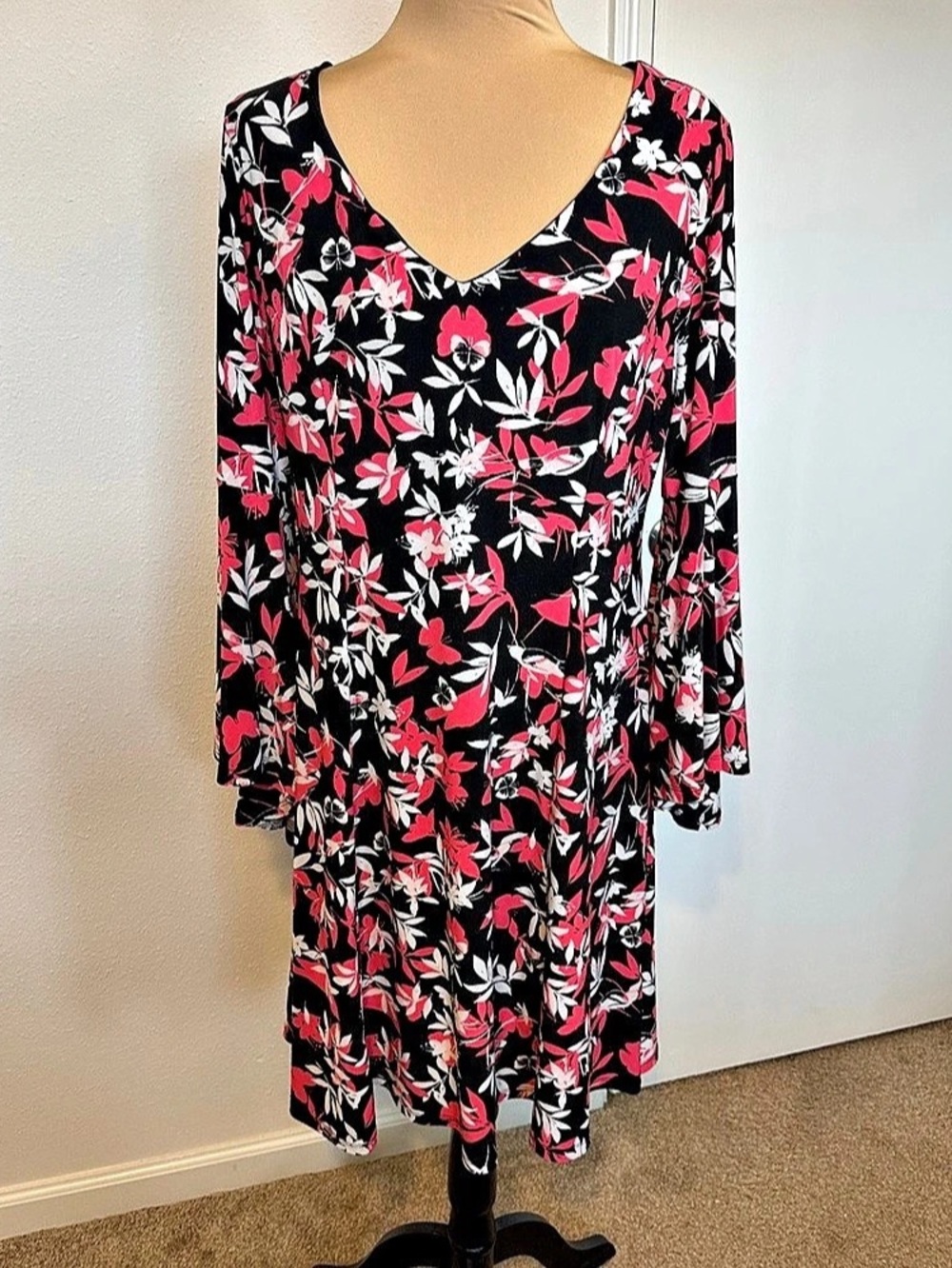 Floral Mini Dress in Black & Pink Size Large Like New